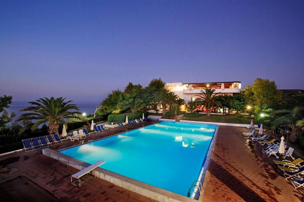 Hotel Villaggio Costa Ripa Rodi Garganico Buitenkant foto