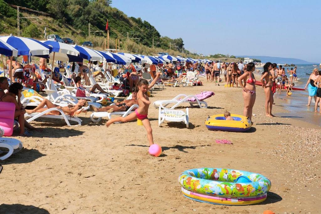 Hotel Villaggio Costa Ripa Rodi Garganico Buitenkant foto