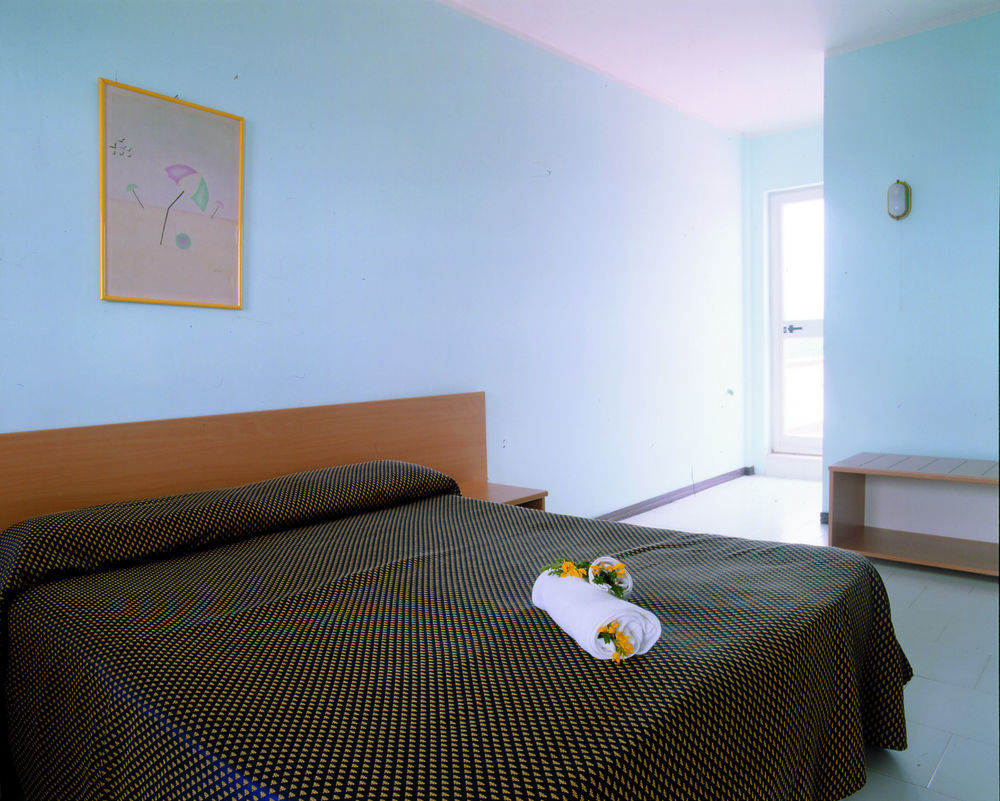 Hotel Villaggio Costa Ripa Rodi Garganico Buitenkant foto